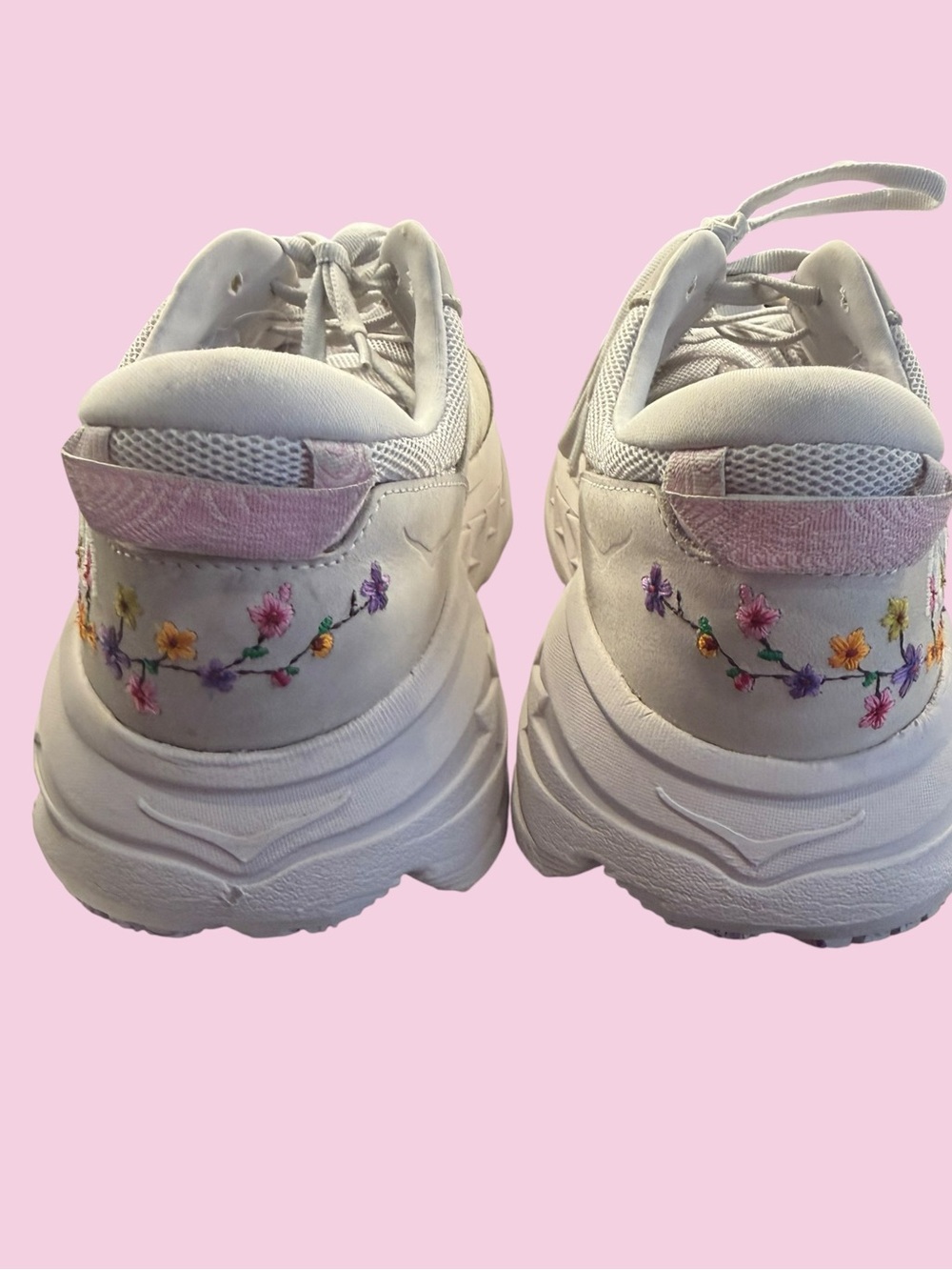 🌸🎀🌸HOKA🎀Bondi Limited Edition Floral Embroidered Sneakers🎀WMN’S 12🎀Like New!🌸🎀🌸 - Picture 2 of 7